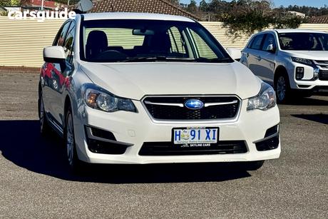 White 2015 Subaru Impreza Hatchback 2.0I (Awd)