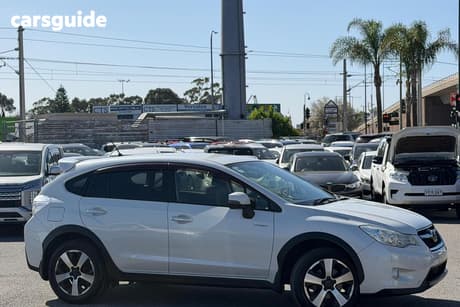 White 2014 Subaru XV SUV HYBRID 2.0I