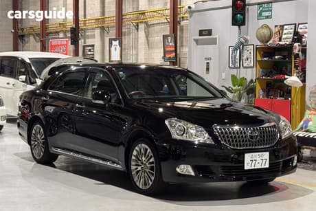 Black 2011 Toyota Crown Sedan