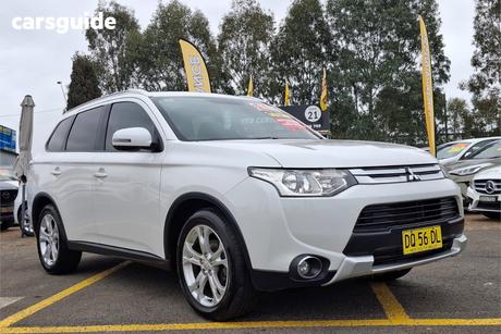White 2014 Mitsubishi Outlander Wagon Ls (4X4)