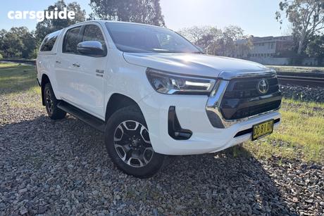 White 2022 Toyota Hilux Ute Tray SR5