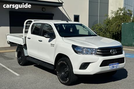 White 2017 Toyota Hilux Dual Cab Chassis Sr (4X4)