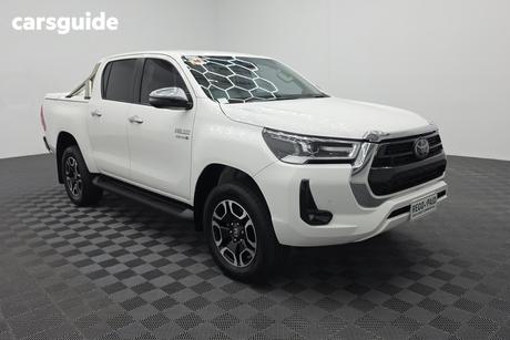 White 2022 Toyota Hilux Double Cab Pick Up Sr5 (4X4)