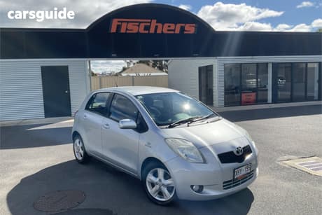 Silver 2005 Toyota Yaris Hatchback Yrx