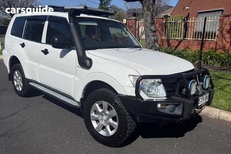 White 2015 Mitsubishi Pajero Wagon Glx Lwb (4X4)
