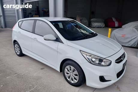 White 2015 Hyundai Accent Hatchback Active