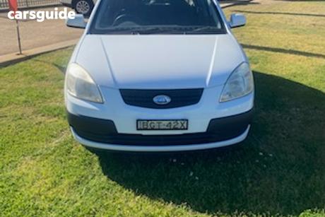 White 2008 Kia RIO Hatchback Lx