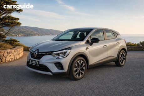 Silver 2023 Renault Captur Wagon Intens