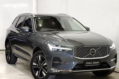 Green 2025 Volvo XC60 Wagon Plus B5 Bright