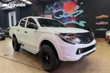 White 2017 Mitsubishi Triton Dual Cab Utility Glx (4X4)