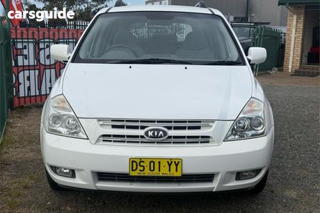 White 2009 Kia Grand Carnival Wagon Exe