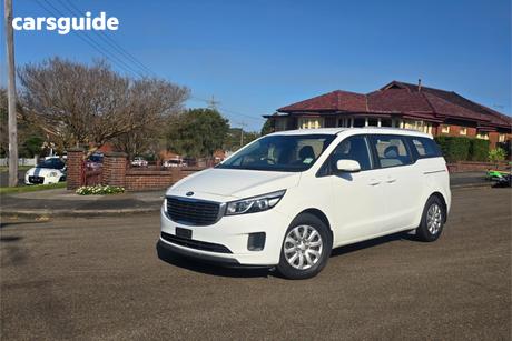 White 2015 Kia Carnival Wagon S