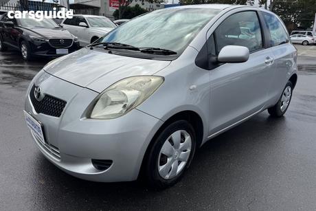 Silver 2006 Toyota Yaris Hatchback Yr