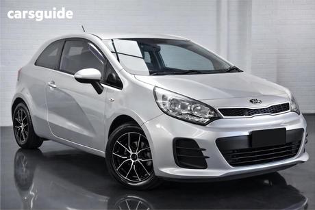 Silver 2015 Kia RIO Hatchback S