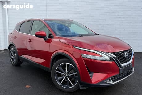 Red 2023 Nissan Qashqai Wagon St-L