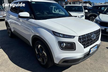 White 2023 Hyundai Venue Wagon Elite (Black) Sunroof