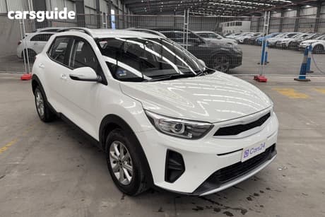 White 2024 Kia Stonic Wagon S