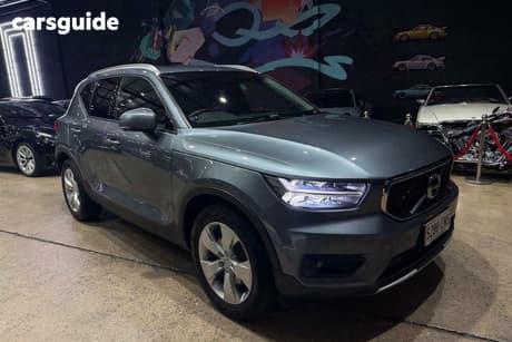 Grey 2018 Volvo XC40 Wagon T4 Momentum