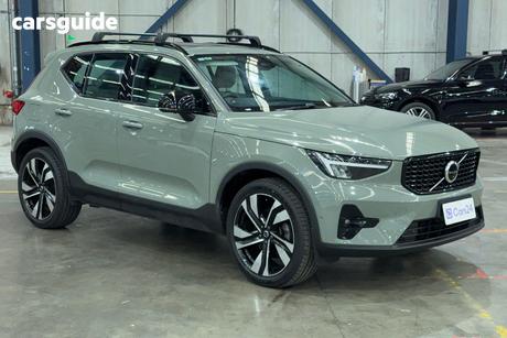Green 2022 Volvo XC40 Wagon Ultimate B5 Dark Mhev