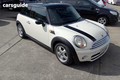 White 2009 Mini Cooper Hatchback D