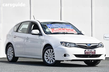 White 2010 Subaru Impreza Hatchback R (Awd)