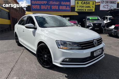 White 2016 Volkswagen Jetta Sedan 118 Tsi Highline
