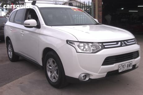 White 2012 Mitsubishi Outlander Wagon Ls (4X4)