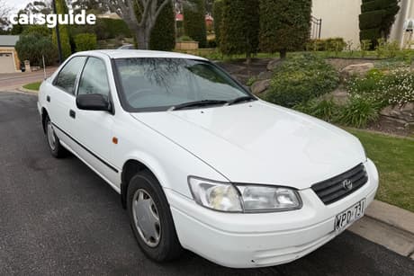 White 2000 Toyota Camry Sedan Csi