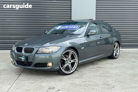 Green 2008 BMW 320I Sedan Executive