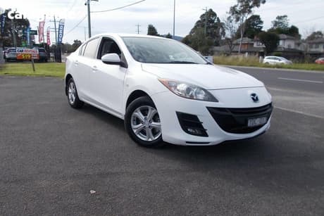 White 2010 Mazda 3 Sedan Maxx