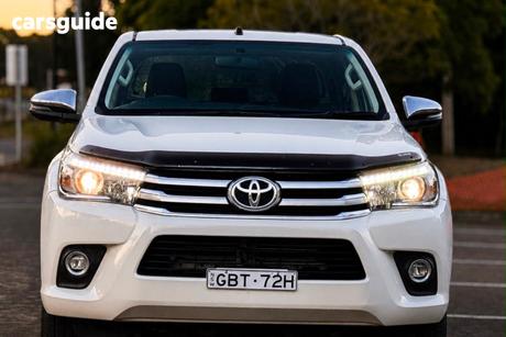 White 2017 Toyota Hilux Dual Cab Utility Sr (4X4)