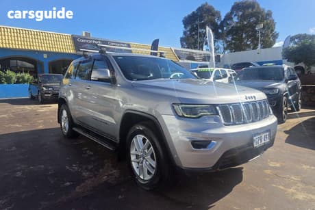 Silver 2018 Jeep Grand Cherokee Wagon Laredo (4X4)
