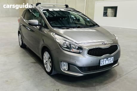 Silver 2014 Kia Rondo Wagon Sli