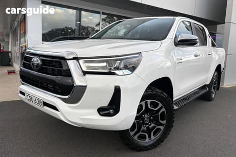 White 2022 Toyota Hilux Double Cab Pick Up Sr5 (4X4)