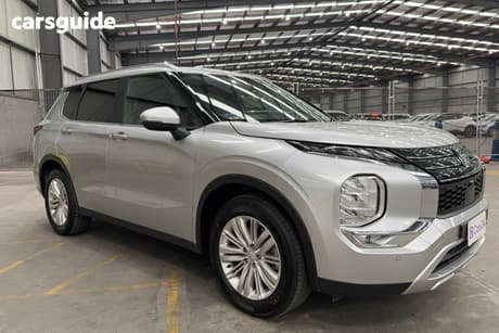 Silver 2024 Mitsubishi Outlander Wagon Ls 7 Seat (2Wd)