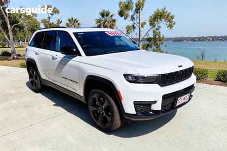 White 2023 Jeep Grand Cherokee Wagon Limited 5 Seat (4X4)
