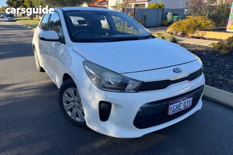 White 2017 Kia RIO Hatchback S
