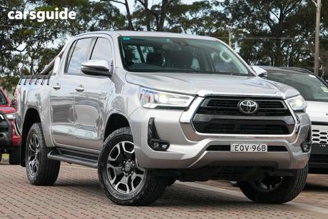 White 2022 Toyota Hilux Double Cab Pick Up Sr5 (4X4)