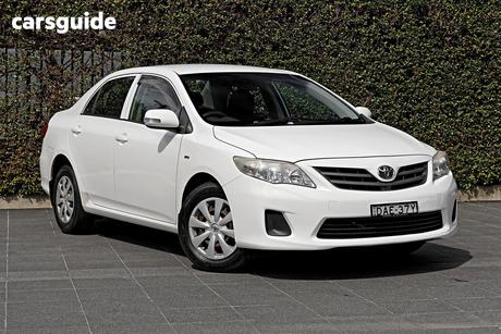 White 2013 Toyota Corolla Sedan Ascent