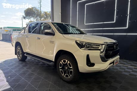 White 2022 Toyota Hilux Double Cab Chassis Sr5 (4X4)