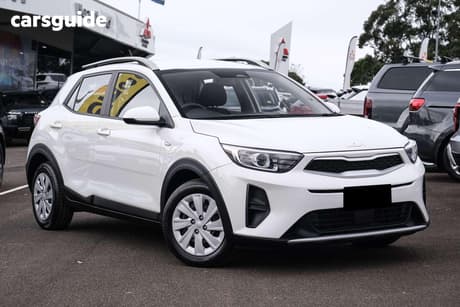 White 2023 Kia Stonic Wagon S