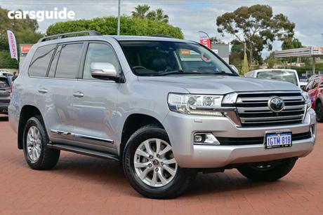 Silver 2017 Toyota Landcruiser Wagon Sahara (4X4)