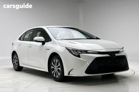 White 2021 Toyota Corolla Sedan Ascent Sport (Hybrid)