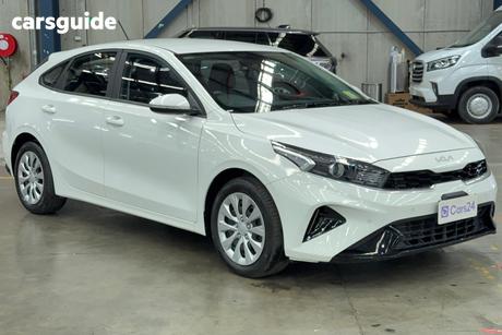 White 2024 Kia Cerato Hatchback S