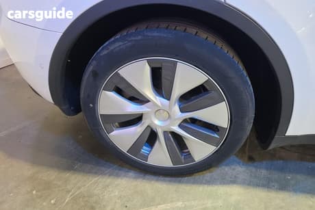 White 2024 Tesla Model Y Wagon Rear-Wheel Drive