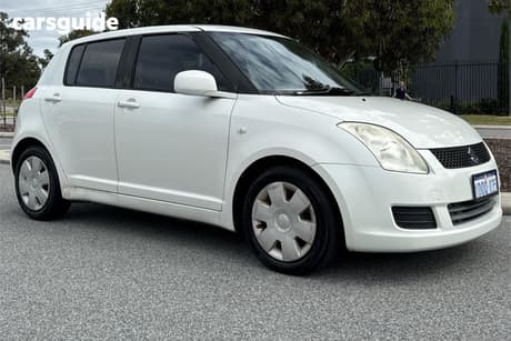 White 2009 Suzuki Swift Hatchback Re.4