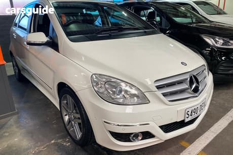 White 2011 Mercedes-Benz B180 Hatchback