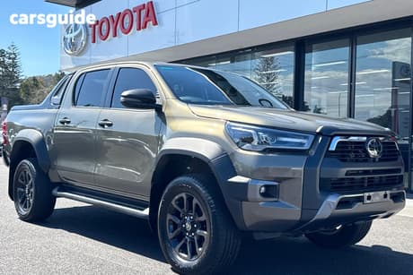 Bronze 2023 Toyota Hilux Double Cab Pick Up Rogue (4X4)