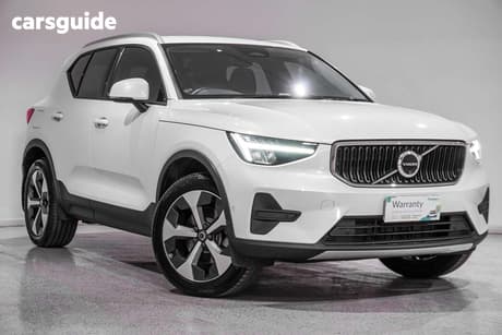White 2024 Volvo XC40 Wagon Plus B4
