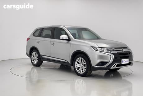 Silver 2021 Mitsubishi Outlander SUV ES F